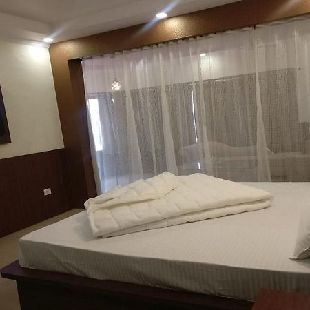 Hotel Utsav Dehradun Esterno foto