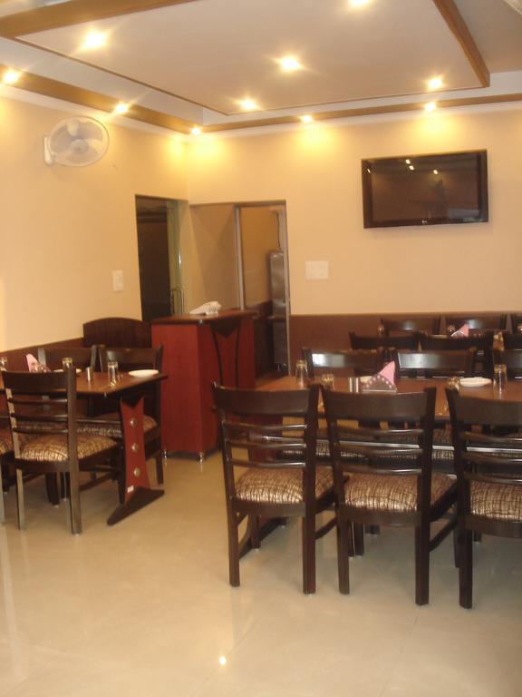 Hotel Utsav Dehradun Esterno foto