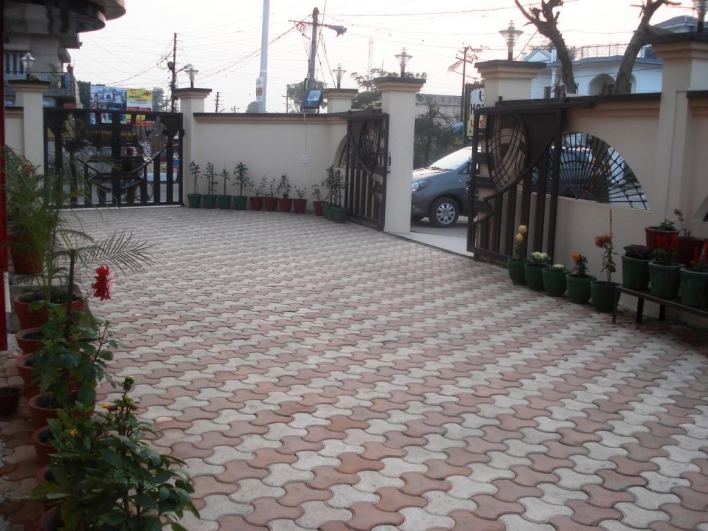Hotel Utsav Dehradun Esterno foto