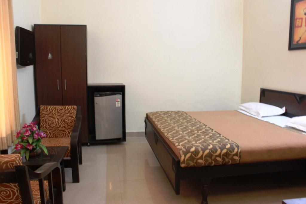 Hotel Utsav Dehradun Esterno foto
