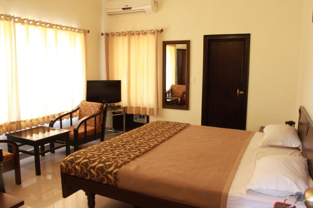 Hotel Utsav Dehradun Esterno foto
