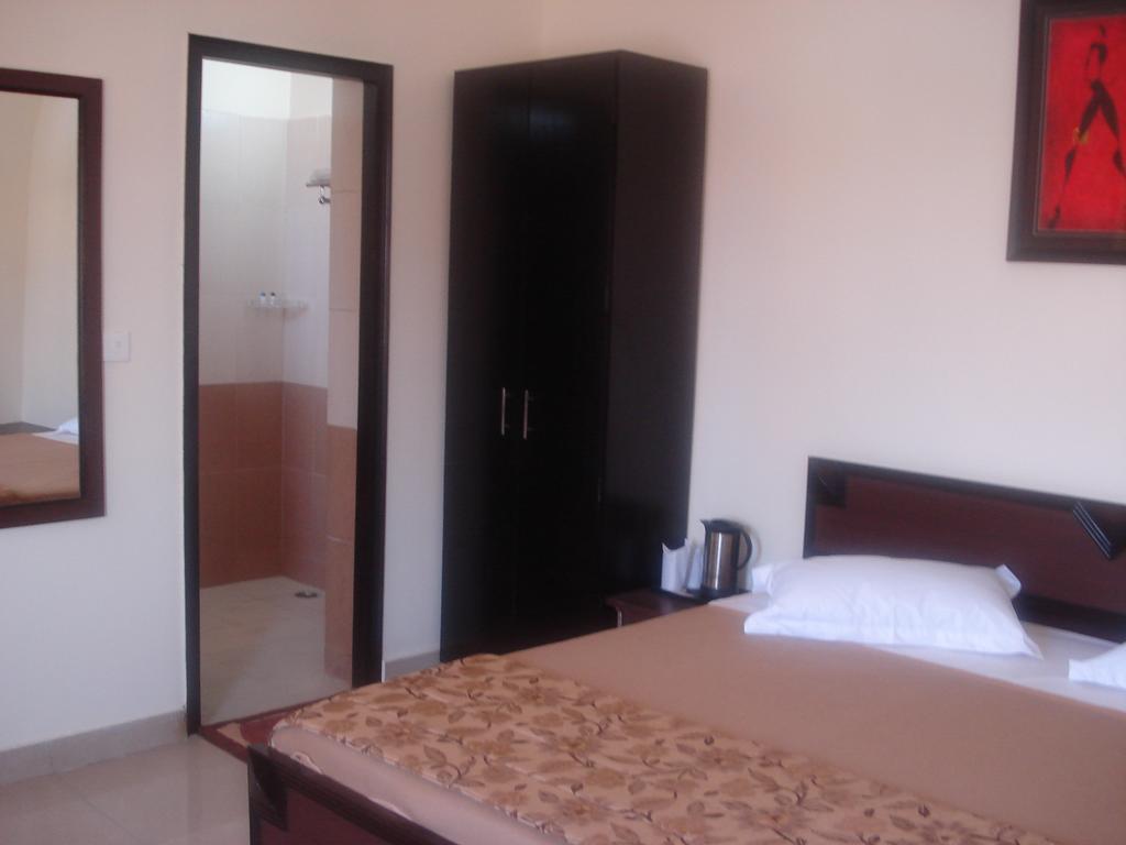 Hotel Utsav Dehradun Esterno foto