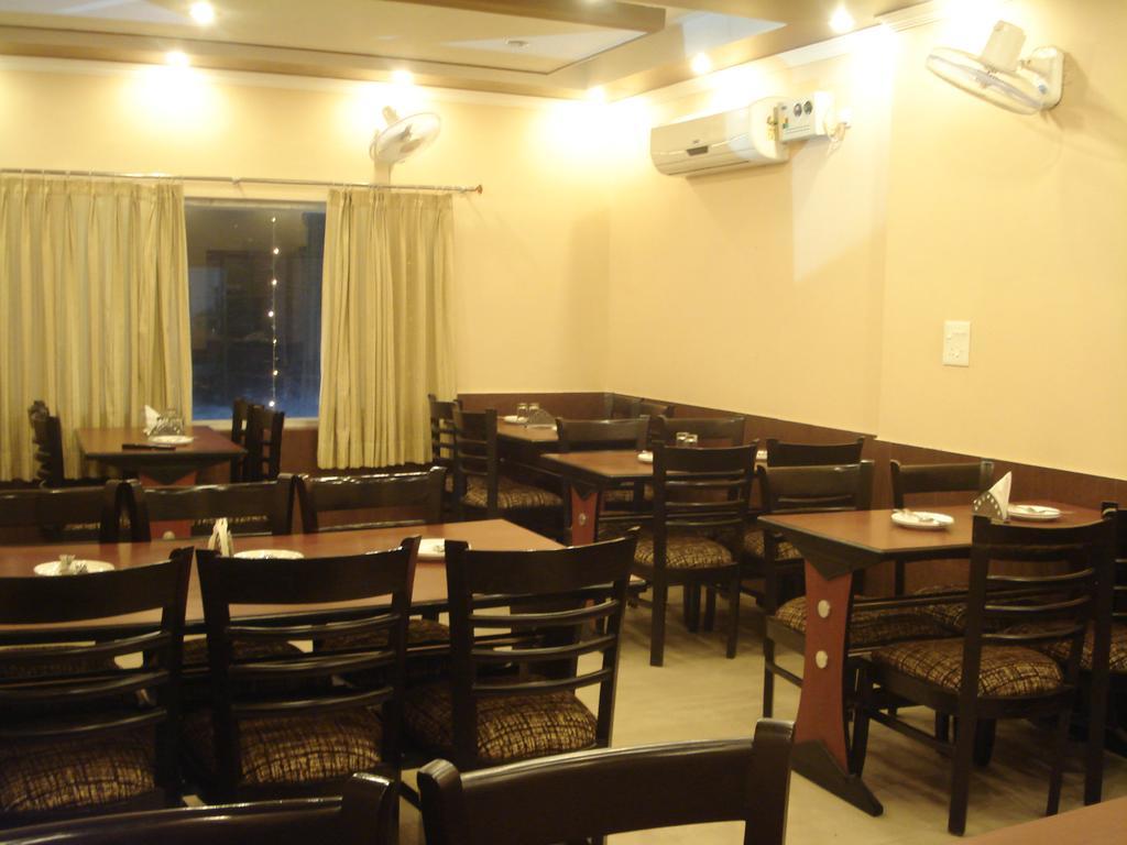 Hotel Utsav Dehradun Esterno foto