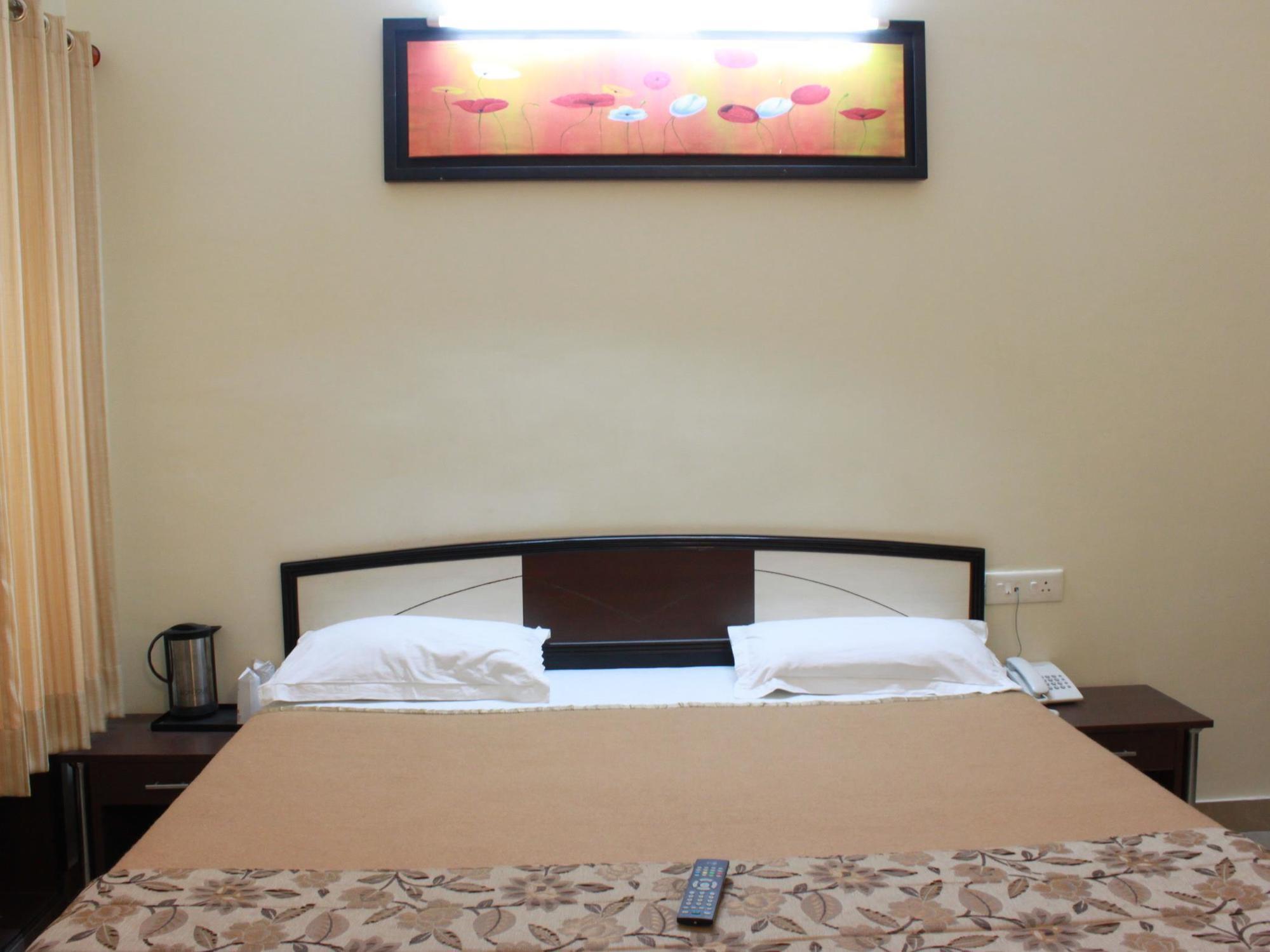 Hotel Utsav Dehradun Esterno foto