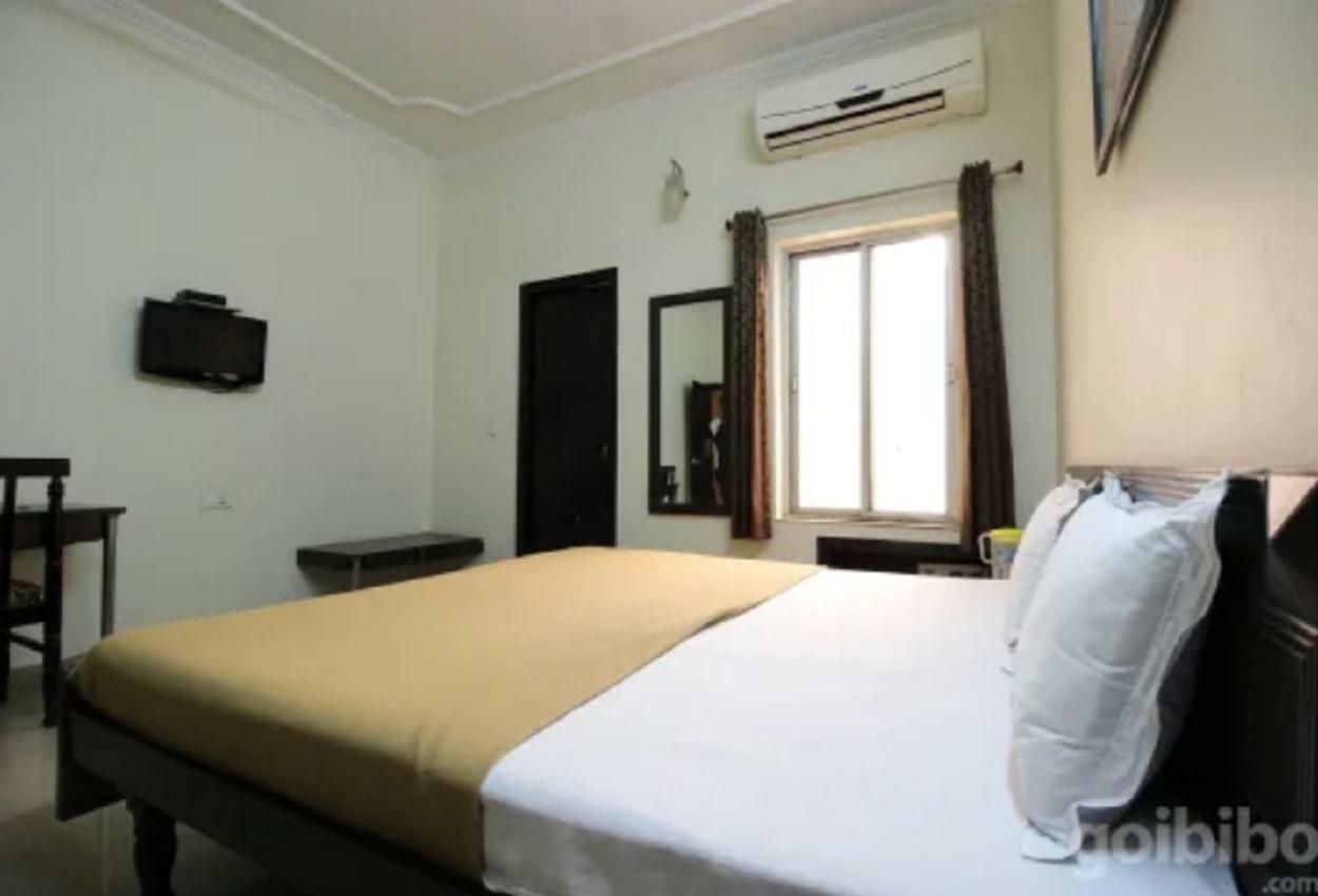 Hotel Utsav Dehradun Esterno foto