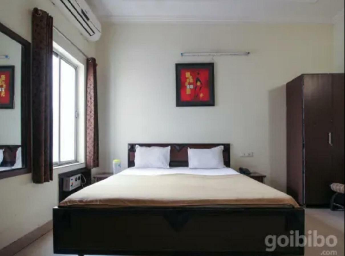 Hotel Utsav Dehradun Esterno foto