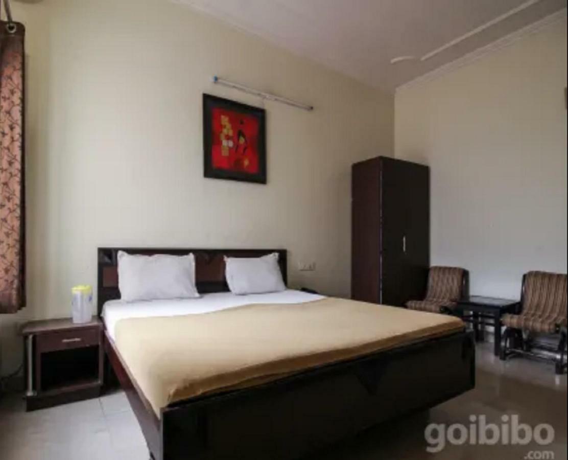 Hotel Utsav Dehradun Esterno foto