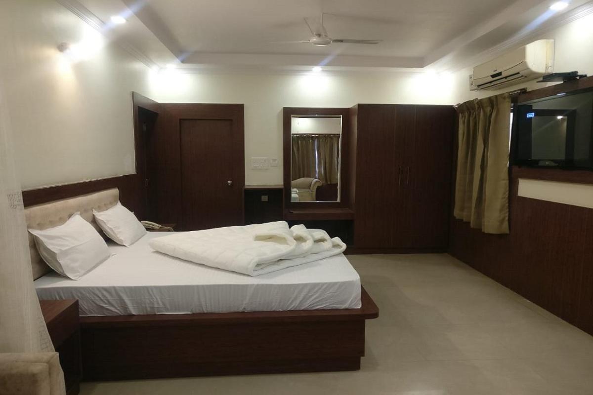 Hotel Utsav Dehradun Esterno foto