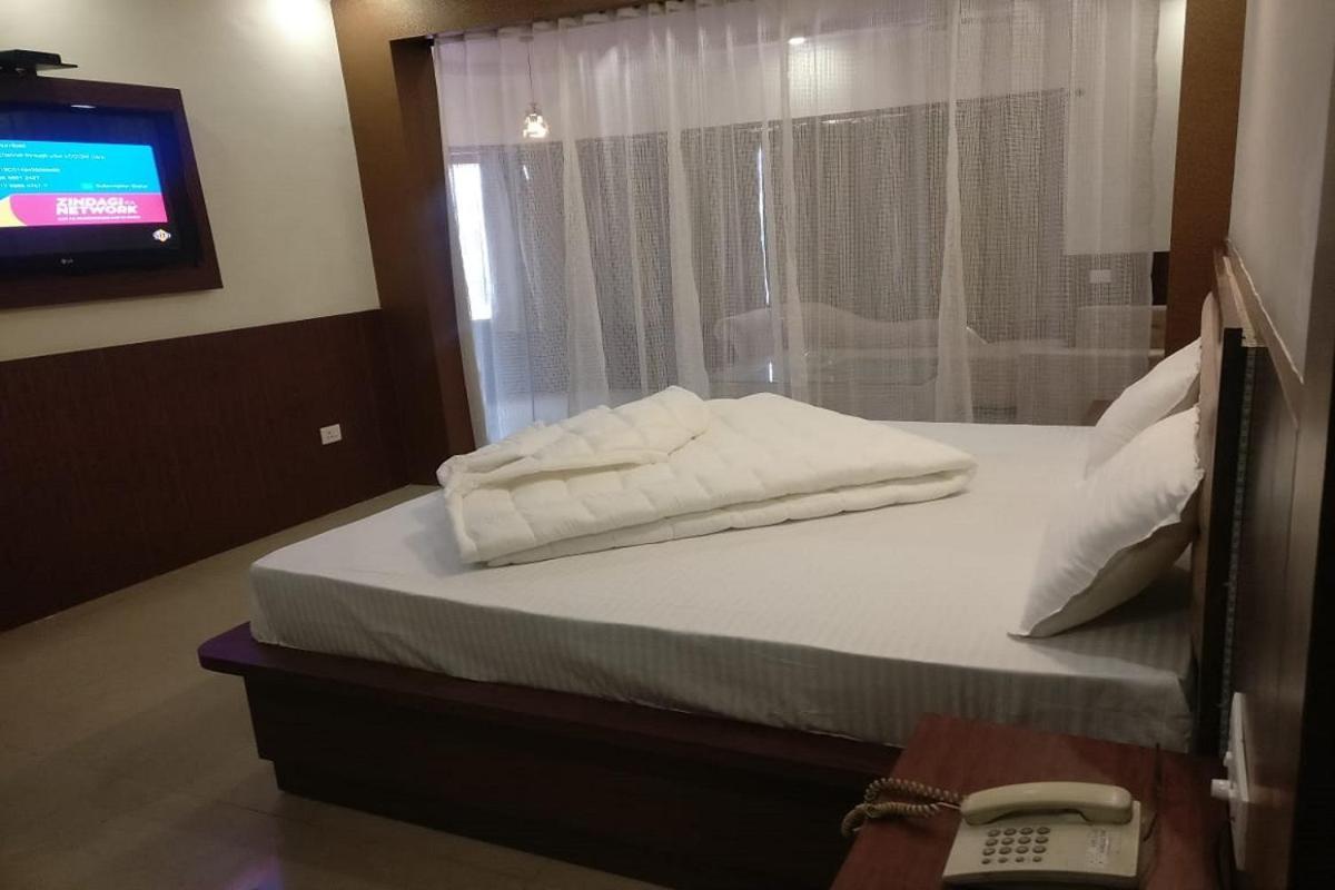 Hotel Utsav Dehradun Esterno foto
